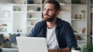 Mehr über den Artikel erfahren Mit oder ohne Makler verkaufen? Der ehrliche Vergleich für Mönchengladbach