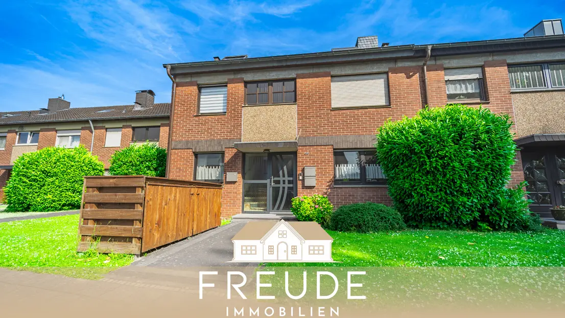 Mehrfamilienhaus in Moenchengladbach-Rheindahlen-Mitte (41179): Aussenansicht mit Eingang und Gartenweg, Freude Immobilien