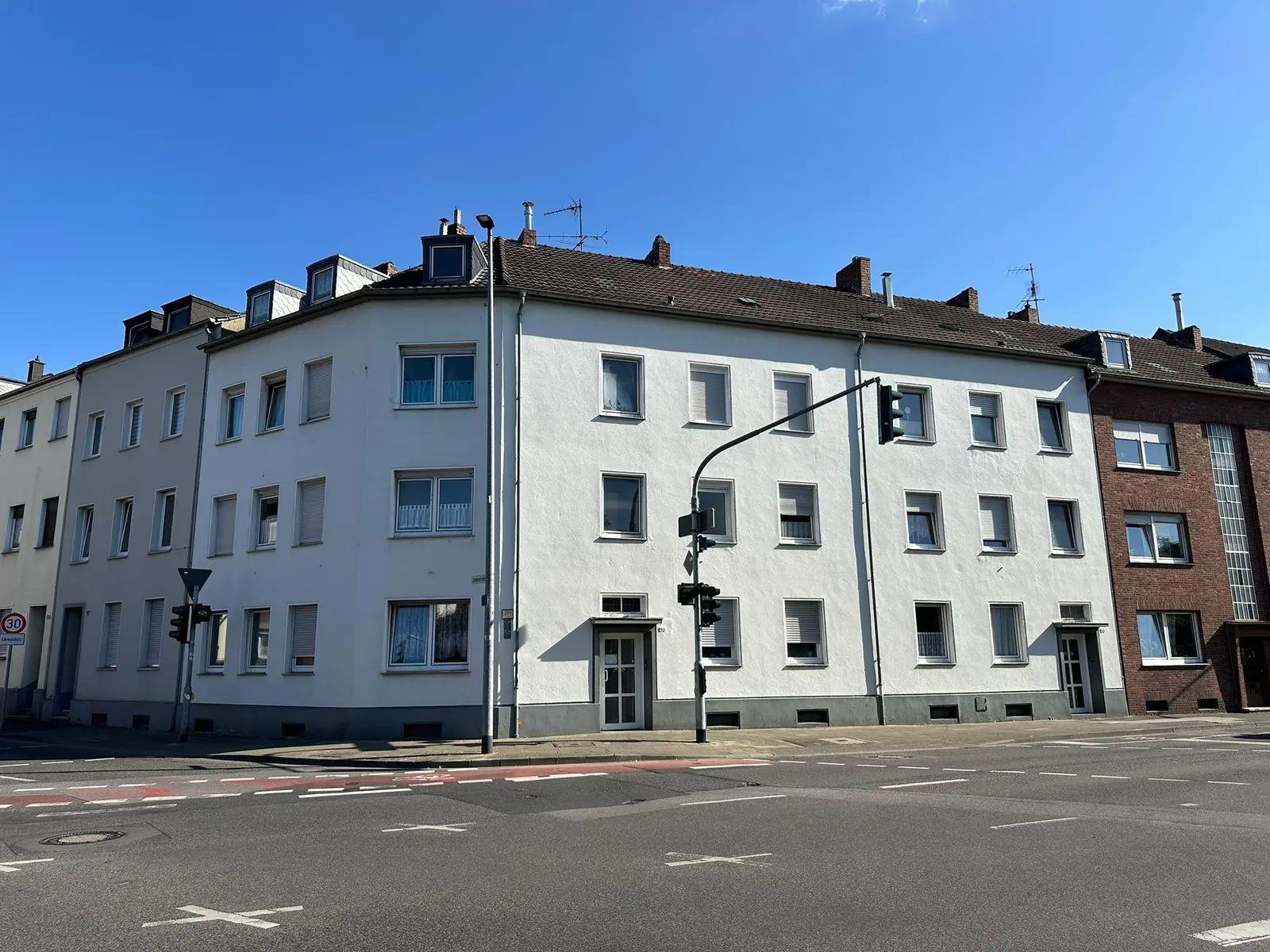 Mehrfamilienhaus in Mönchengladbach-Windberg (41068): Straßenansicht Metzenweg 136-138