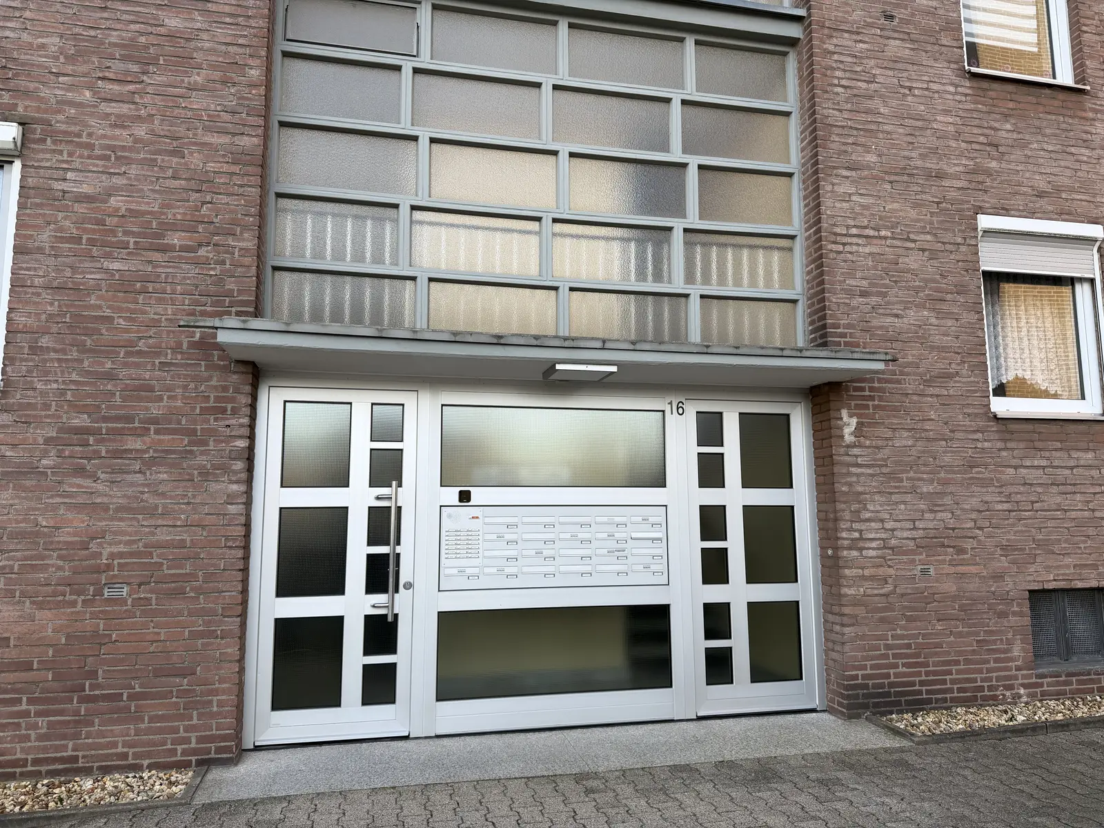 Hauseingang mit Klingelanlage, Am Brückensteg 16