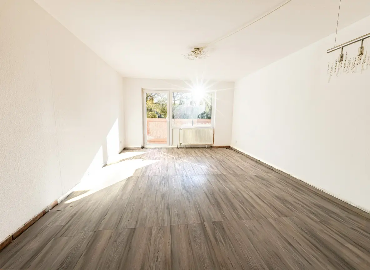 Wohnzimmer mit Zugang zur Loggia