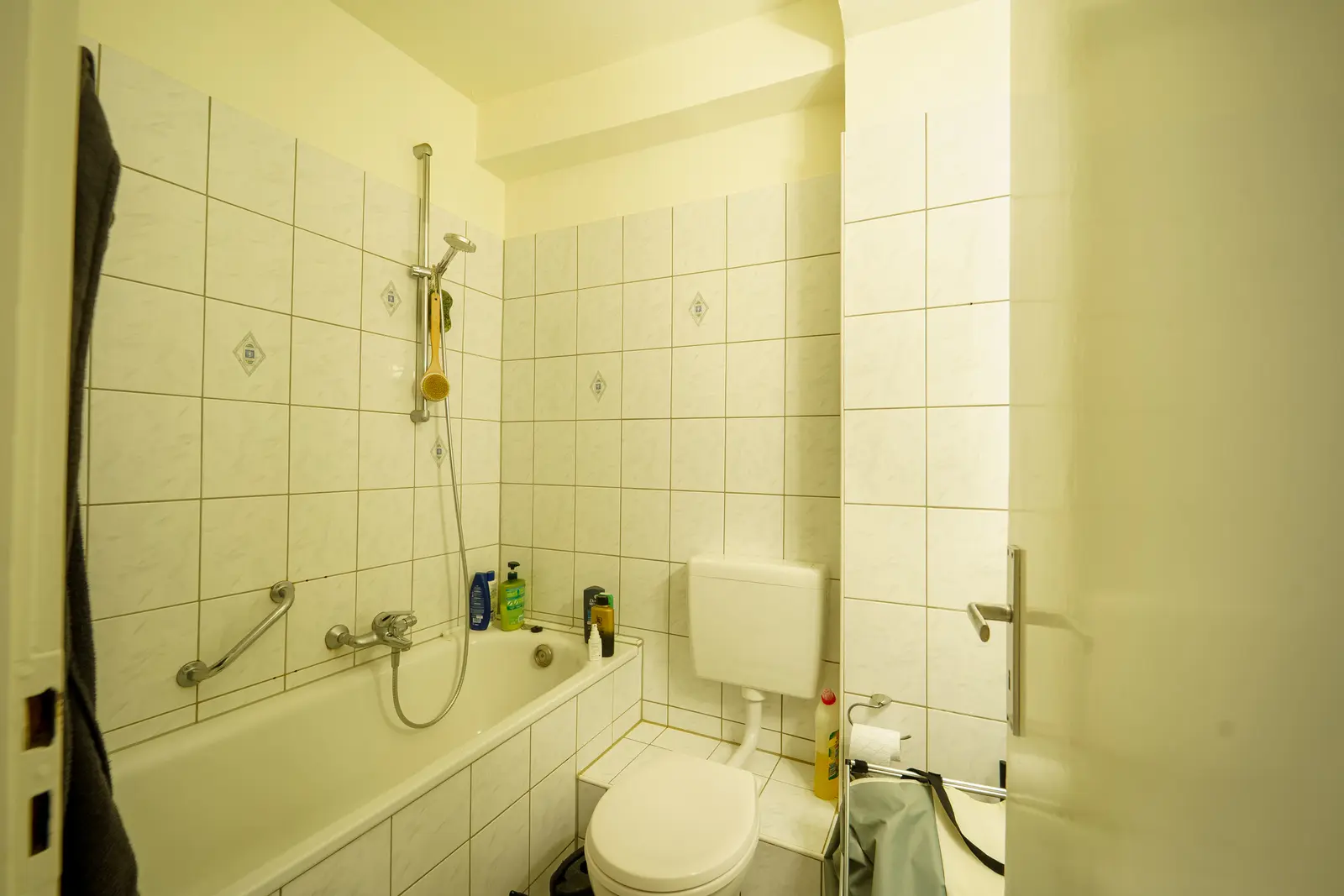 Badezimmer mit Badewanne