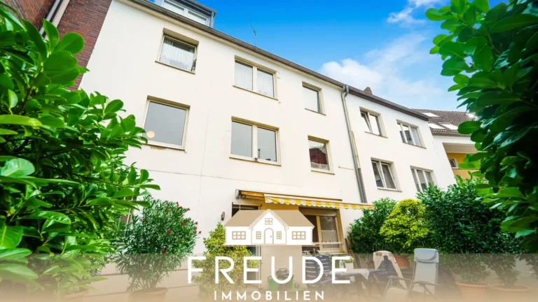 Mehrfamilienhaus in Mönchengladbach-Odenkirchen: Hausfassade mit Garten und Terrasse