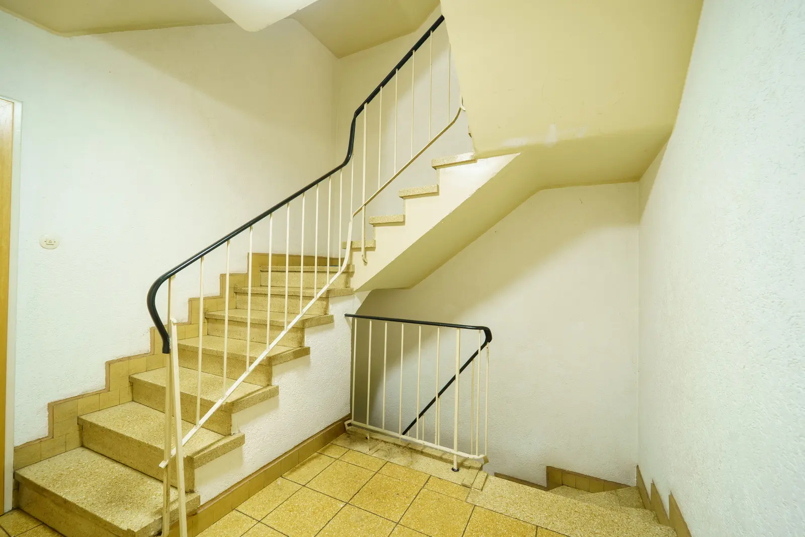 Treppenhaus des Mehrfamilienhauses